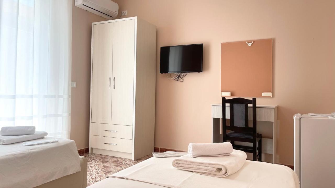 Hotel Fama Durrës Zewnętrze zdjęcie